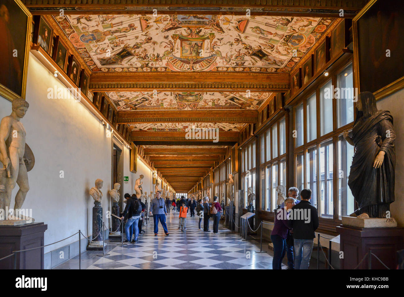 Firenze, Italia - 31 ottobre 2017: illustrazione nel famoso corridoi della Galleria degli Uffizi di Firenze, Toscana, Italia Foto Stock