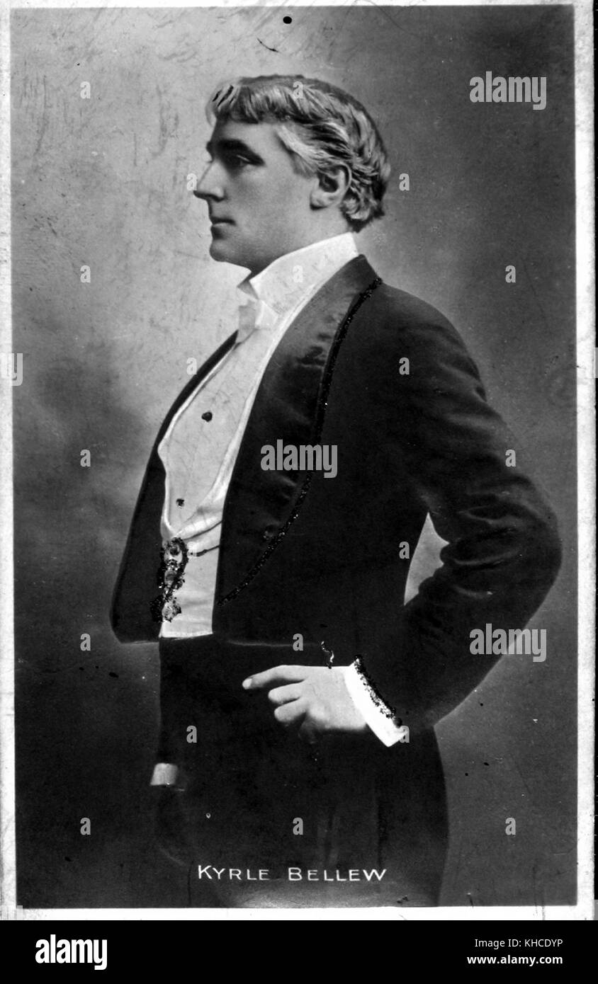 Dipinto a mano, ritratto di tre quarti di lunghezza di Kyrle Bellew, scenografia britannica e attore di film muto nel tardo 19 ° e inizio 20 ° secolo, in profilo, con un tuxedo, 1893. Dalla Biblioteca pubblica di New York. Foto Stock
