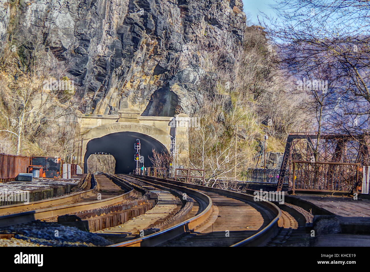 Vista lungo la direzione est della ex di Baltimora e ohio railroad e harpers Ferry in tunnel di harpers Ferry, West Virginia. Foto Stock