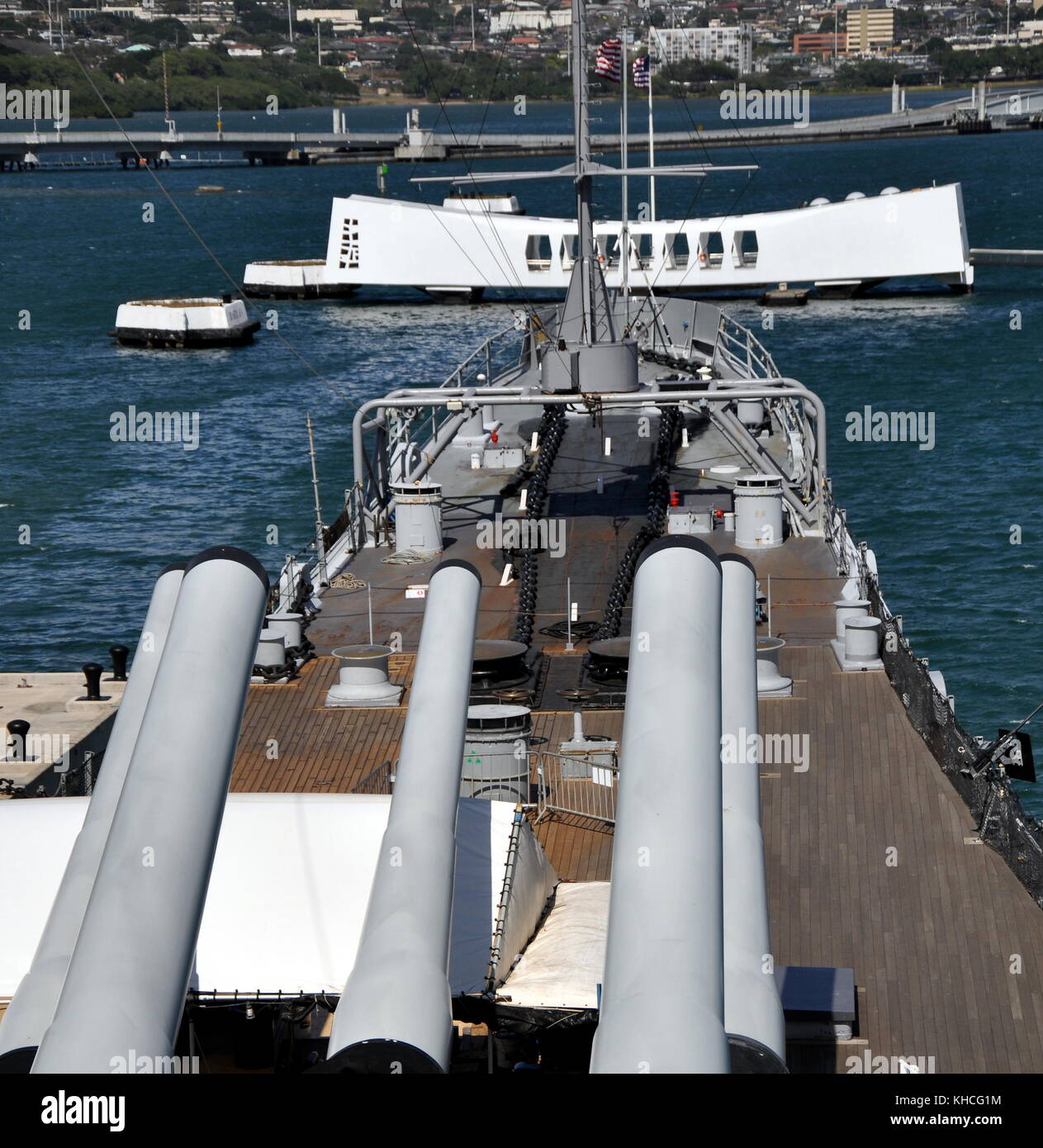 L'Arizona Memorial dal ponte della Nave da Battaglia Missouri Foto Stock