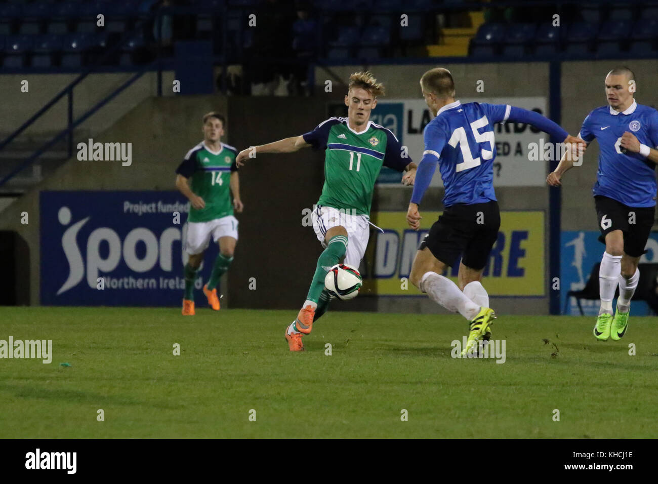 Il 10 ottobre 2016. Mark Sykes (11) in azione per l'Irlanda del Nord sotto 21 team contro Estonia in Lurgan. Foto Stock