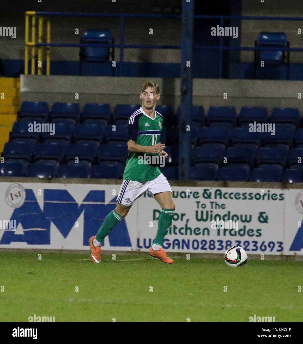 Il 10 ottobre 2016. Mark Sykes (11) in azione per l'Irlanda del Nord sotto 21 team contro Estonia in Lurgan. Foto Stock