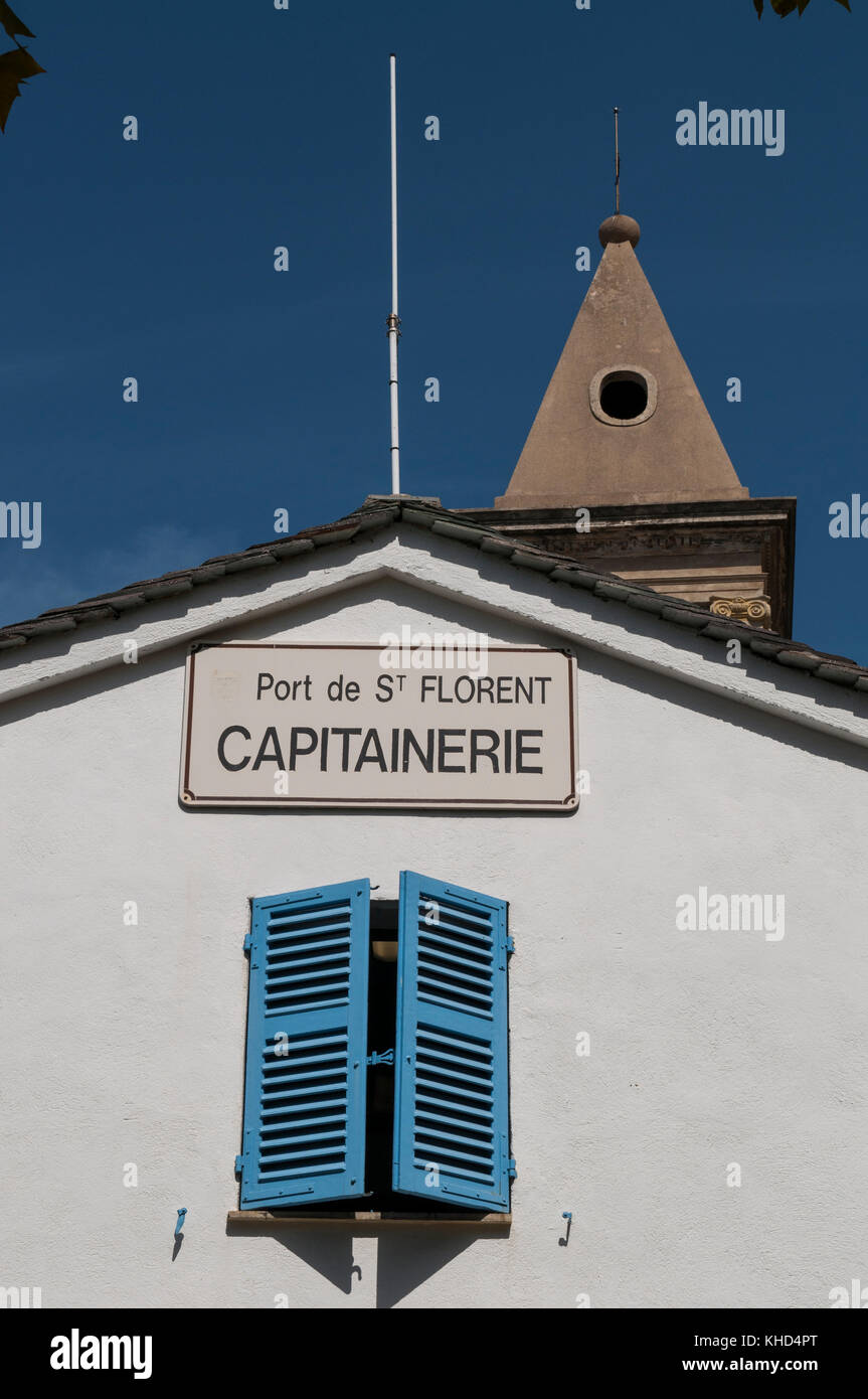 La corsica : dettaglio della capitaneria di porto di Saint Florent, estate popolare luogo di vacanza sulla costa occidentale della haute Corse Foto Stock