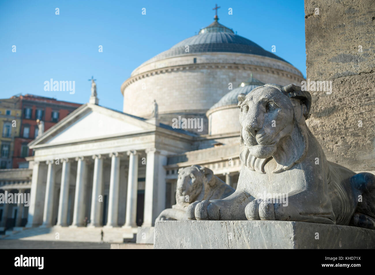 Vista della basilica reale pontificia di san Francesco da Paola (costruito nel 1816) a Napoli, Italia Foto Stock