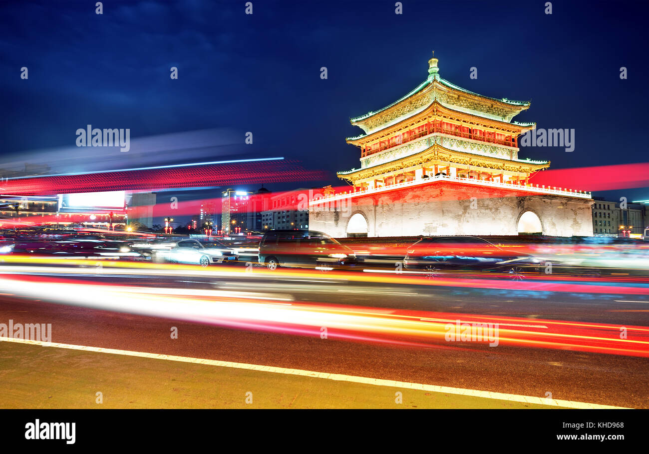 Xi'an , il punto di partenza dell'antica via della seta, bella torre campanaria di notte, Cina Foto Stock