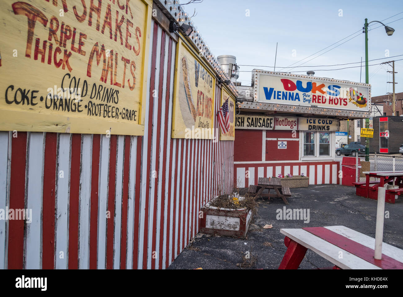Esterno del Duks hot dog stand in West Town Foto Stock