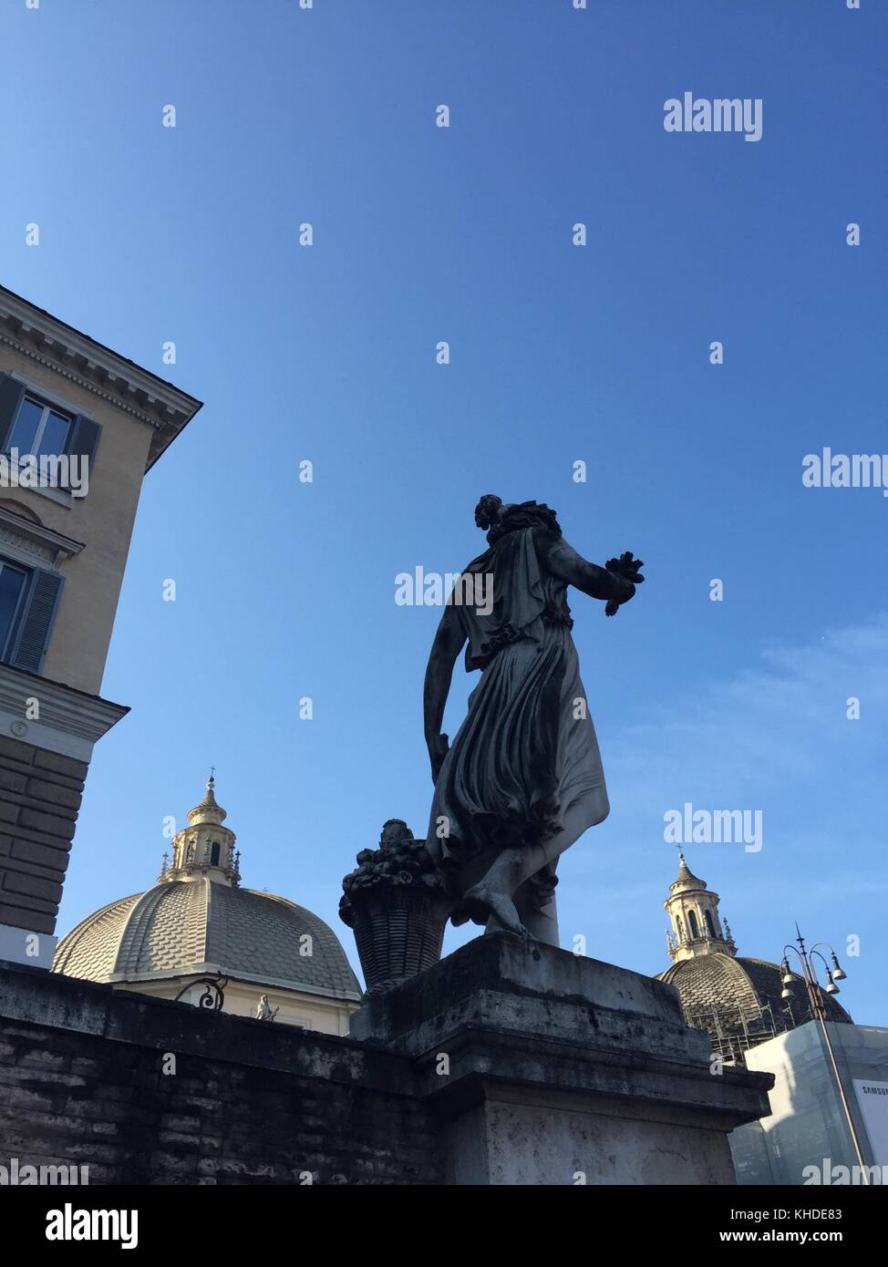 Statua di una donna in piazza del Popolo - Roma, Italia Foto Stock