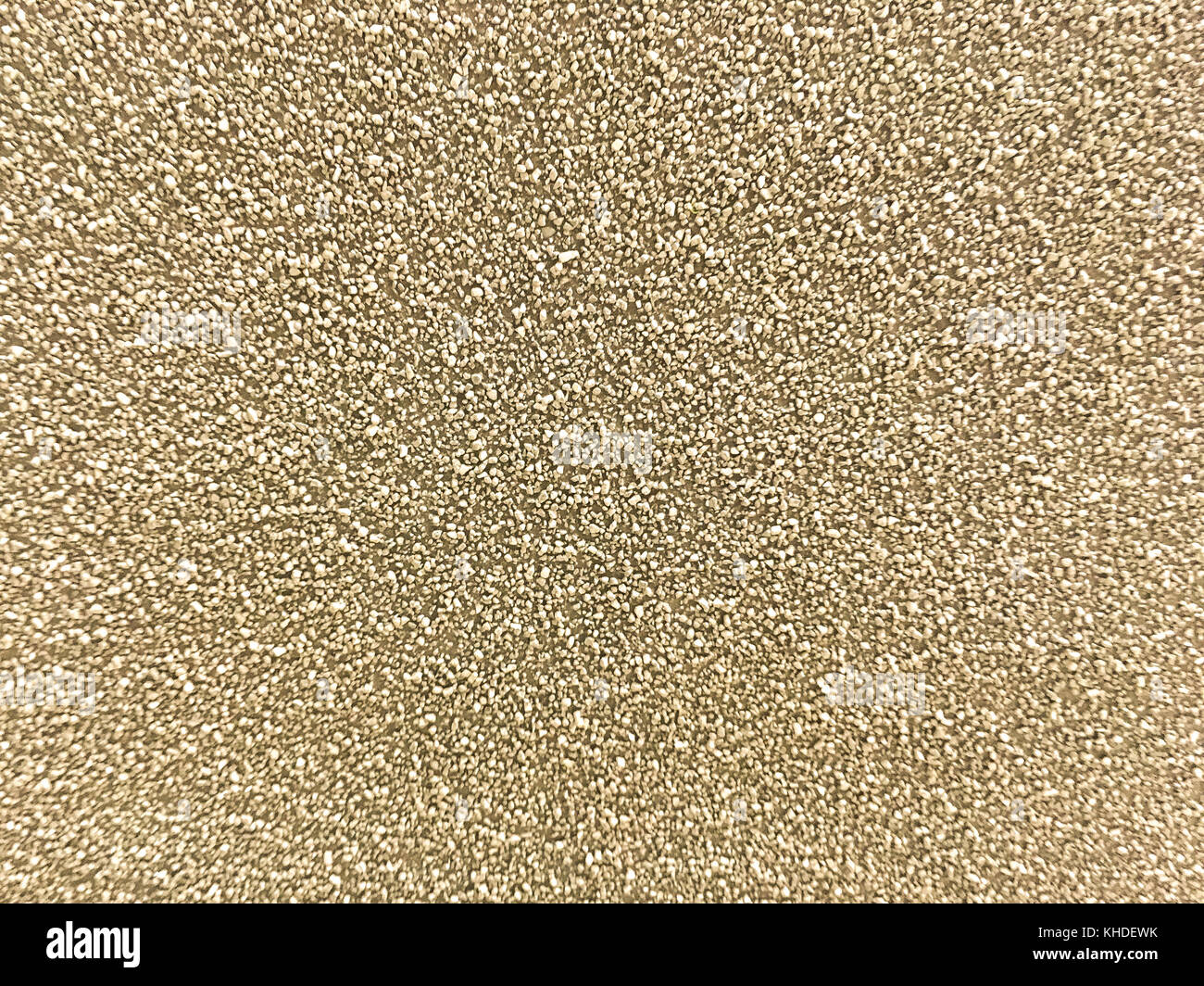 Sfondo di sparse sabbia fine ghiaia. La texture di una superficie di pietra, closeup. panati dorati Foto Stock