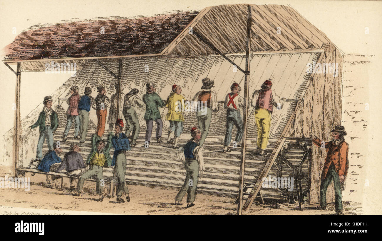 I prigionieri a camminare su Sir William Cubitt il tapis roulant o treadwheel in una prigione inglese. Handcolored incisione su rame da William Henry Pyne è il mondo in miniatura: Inghilterra, Scozia e Irlanda, Ackermann, 1827. Foto Stock