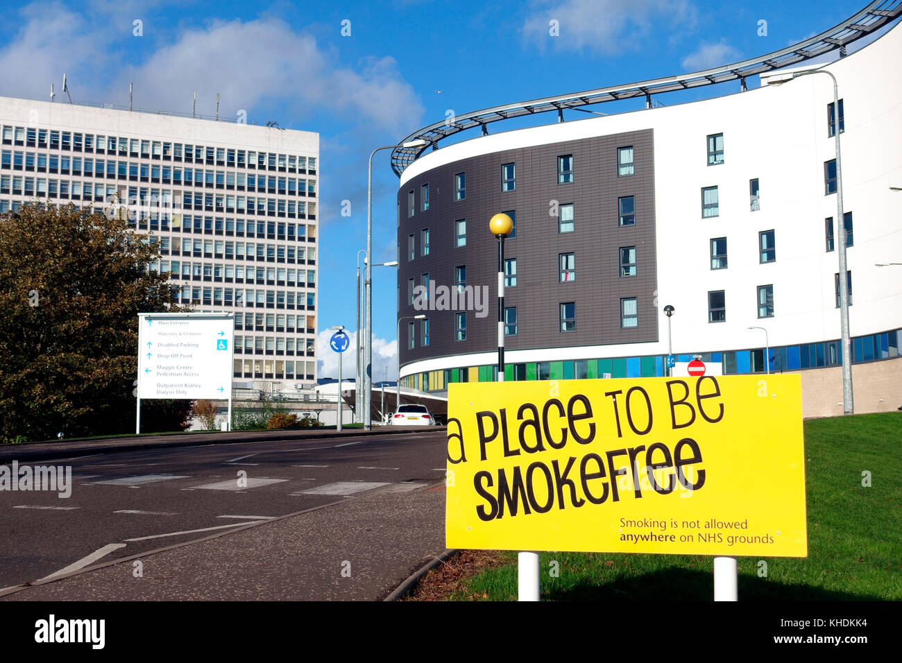 Un fumo segno libero al di fuori del nhs victoria hospital in kirkcaldy, fife Scozia Scotland Foto Stock