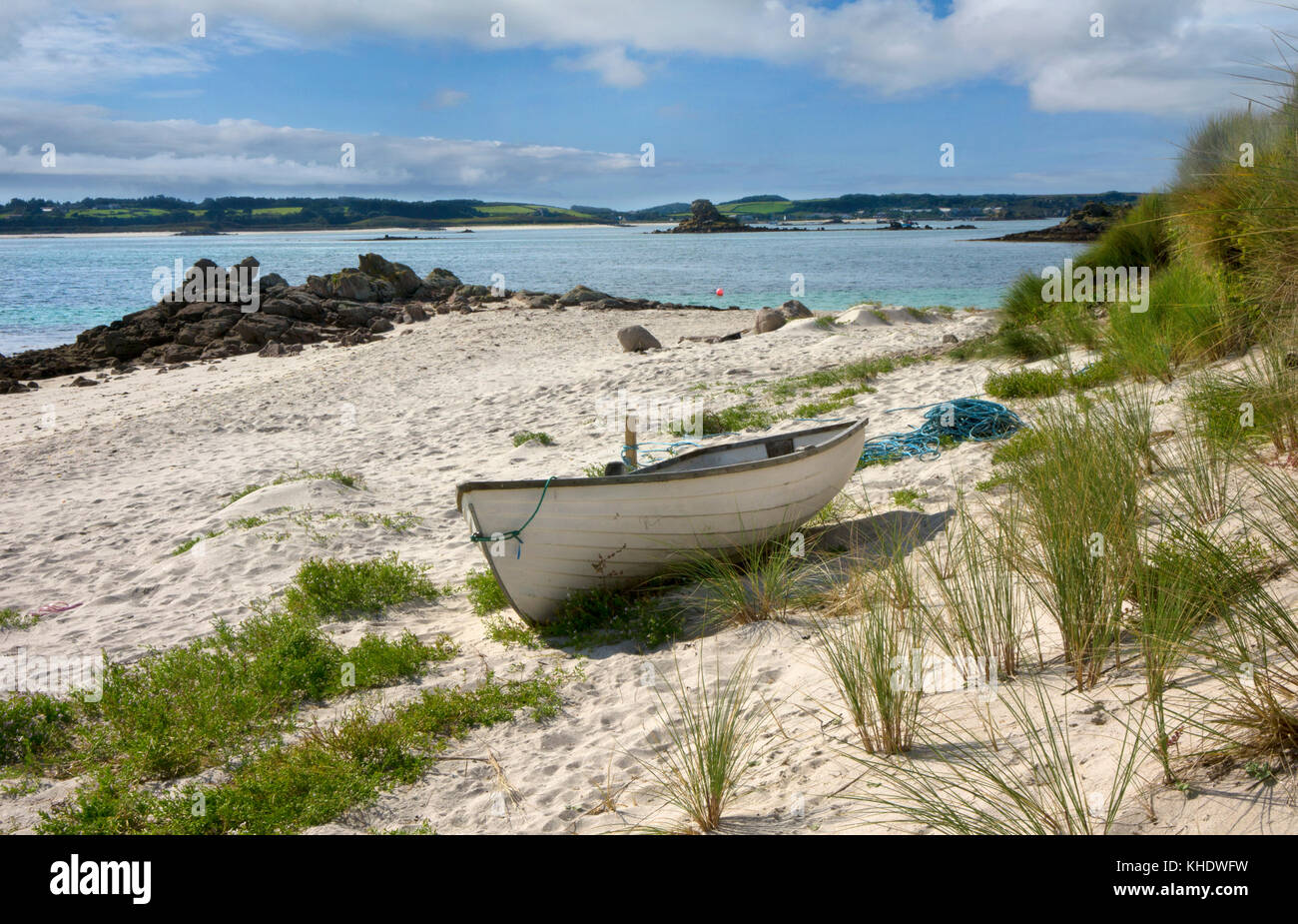 Piccola barca a remi sulla spiaggia,lawrence bay,st martin's,Isole Scilly Foto Stock