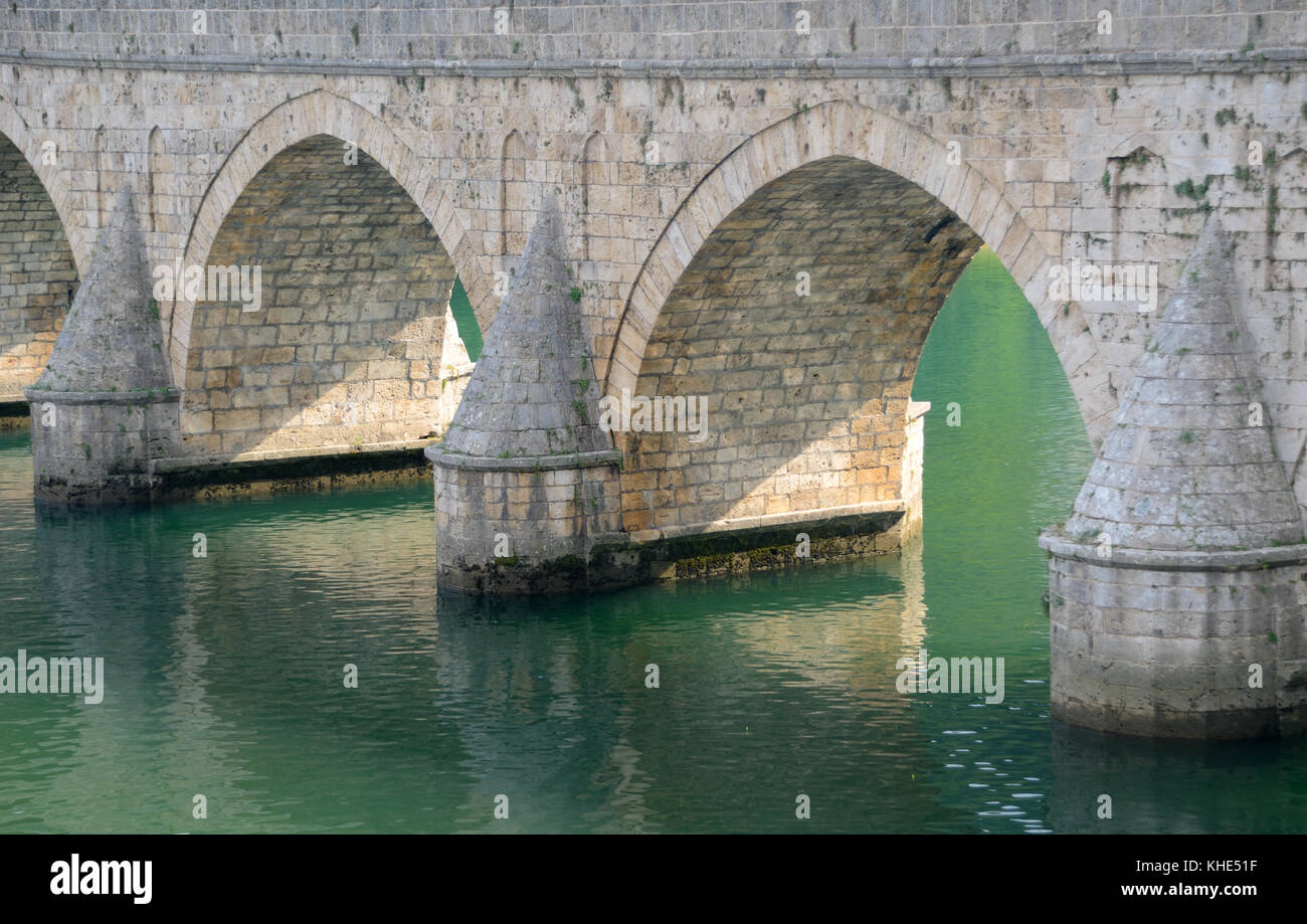 'L'mehmed pasha sokolovic bridge'(xvi secolo) storica ponte sul fiume Drina in visegrad,Bosnia e Erzegovina Foto Stock