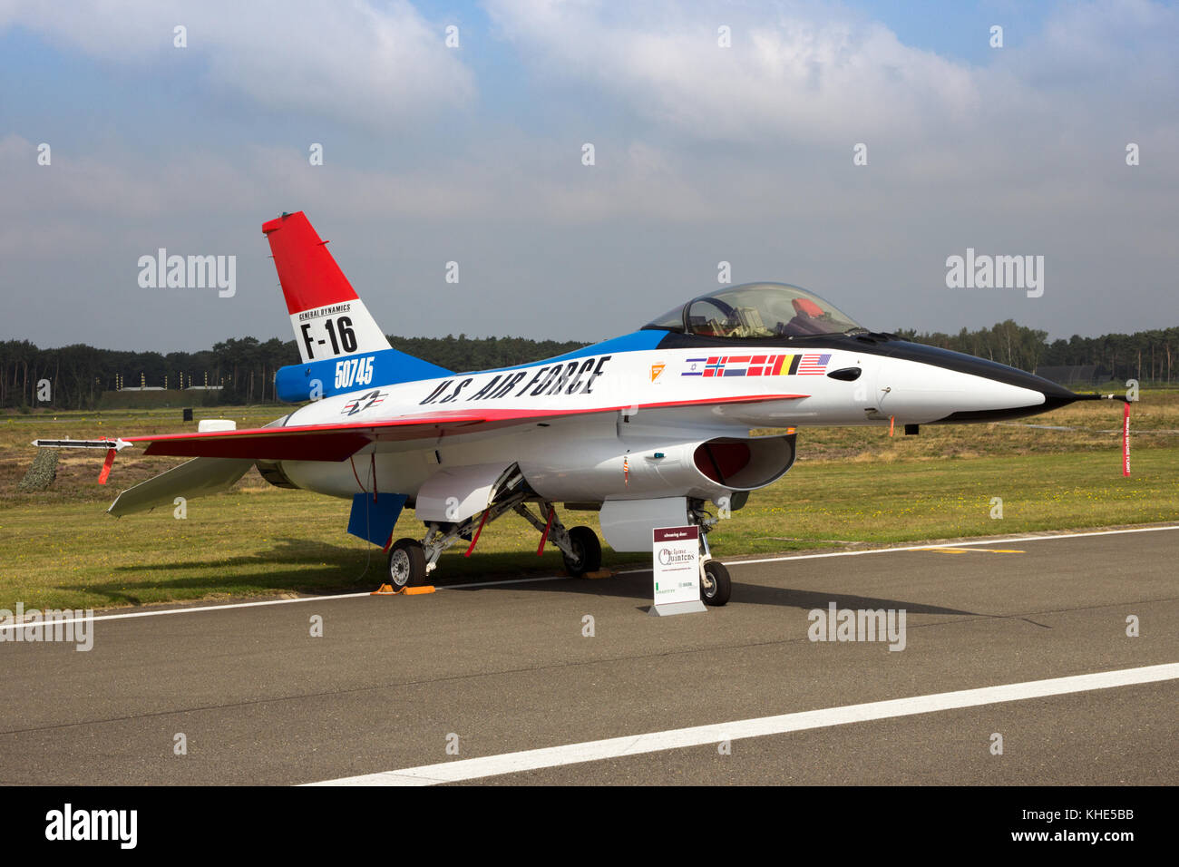 KLEINE BROGEL, BELGIO - SEP 13, 2014: Belga Air Force General Dynamics F-16 Fighting Falcon dipinto nei colori del prototipo YF-16. Foto Stock