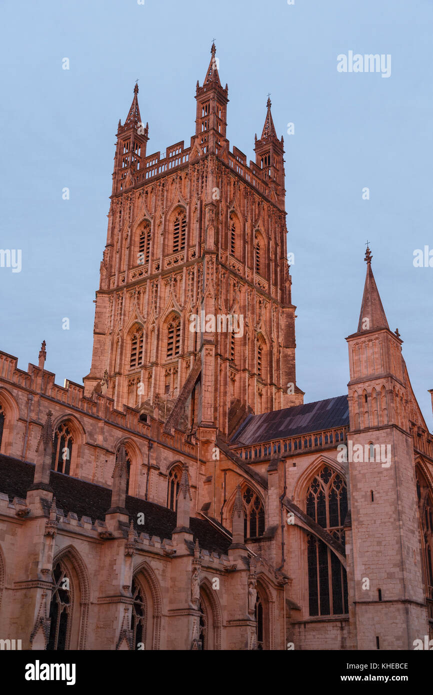 La cattedrale di Gloucester, riflettendo luce della sera, Gloucester, Gloucestershire, England, Regno Unito Foto Stock