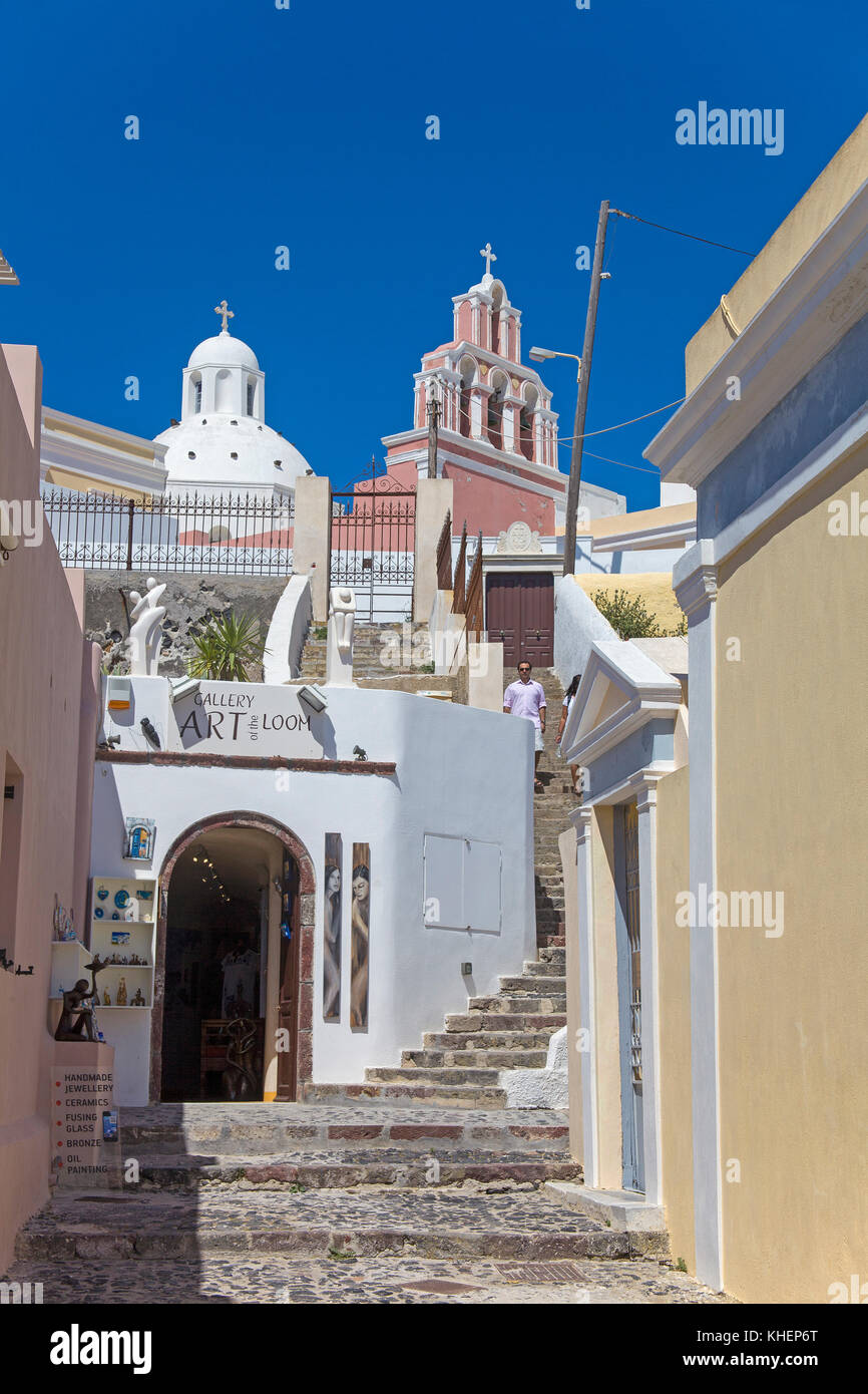 Scala di ortodossi churche alla città vecchia di Thira, isola di Santorini, Cicladi, Egeo, Grecia Foto Stock
