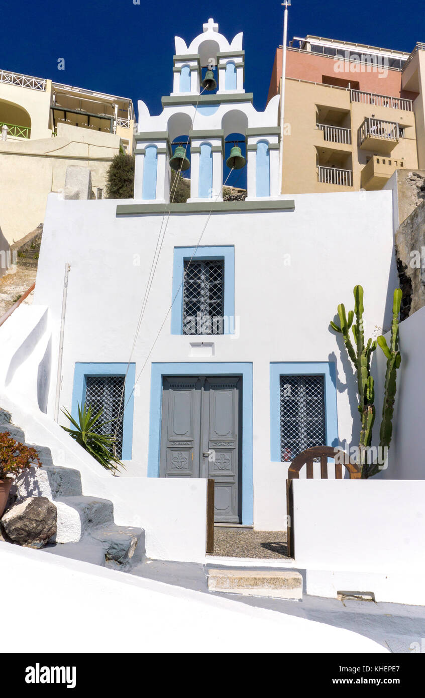 Piccola cappella ortodossa a Thira, isola di Santorini, Cicladi, Egeo, Grecia Foto Stock