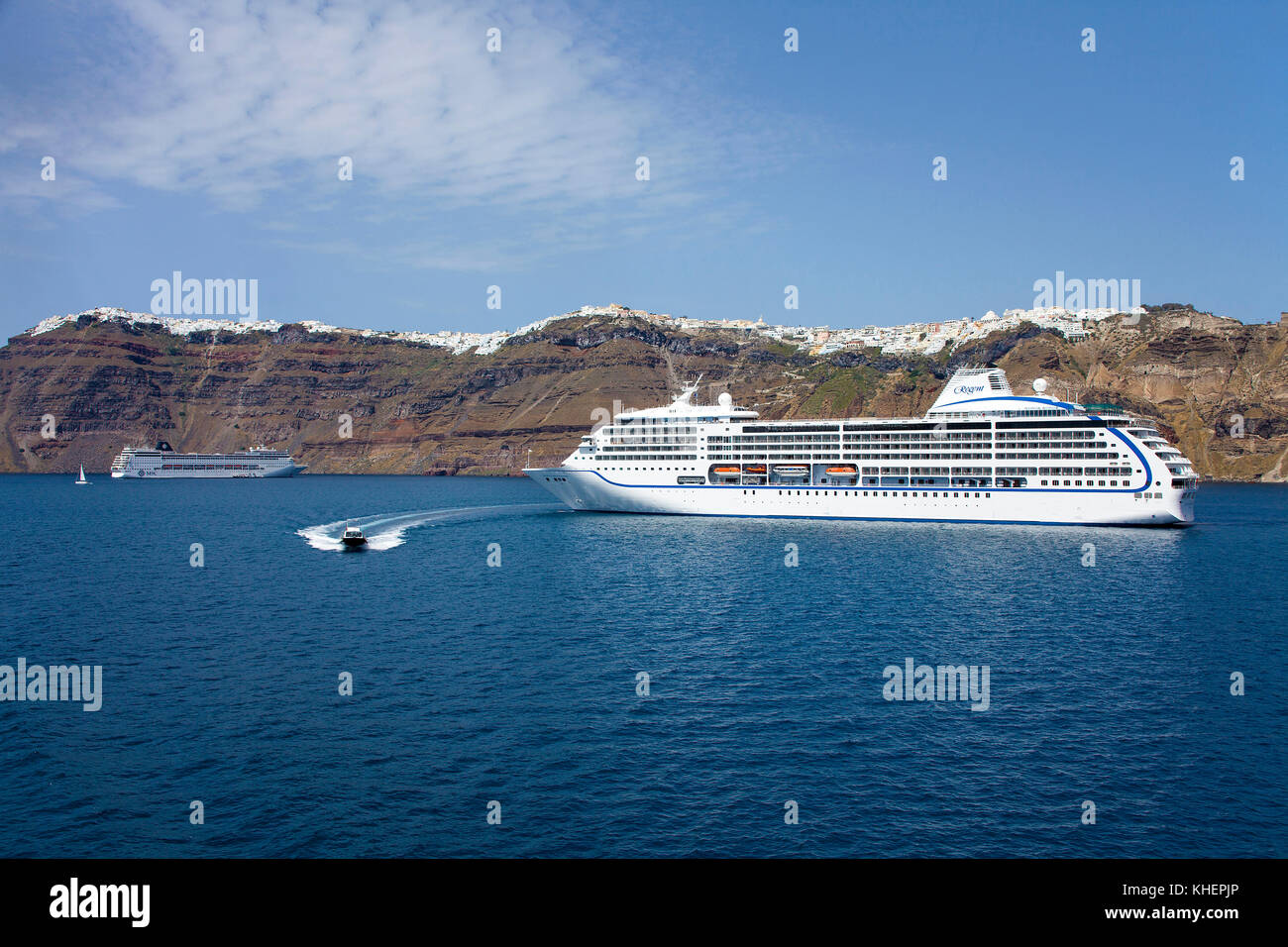 La nave di crociera a Thira, isola di Santorini, Cicladi, Egeo, Grecia Foto Stock