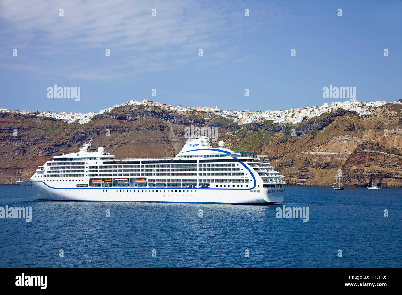 La nave di crociera a Thira, isola di Santorini, Cicladi, Egeo, Grecia, Europa Foto Stock