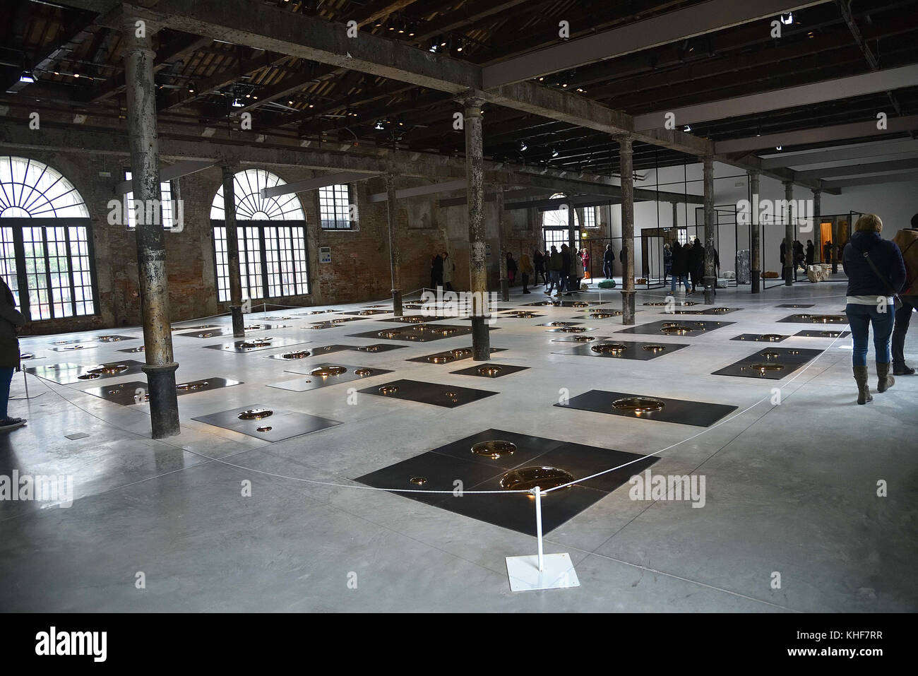 7 novembre 2017 - liu jianhua installazione ''Square'' 2014 visualizzati in ''˜viva arte viva presso la 57a Esposizione Internazionale d'arte a Venezia, Italia. Credito: c) imageslive/zuma filo/alamy live news Foto Stock