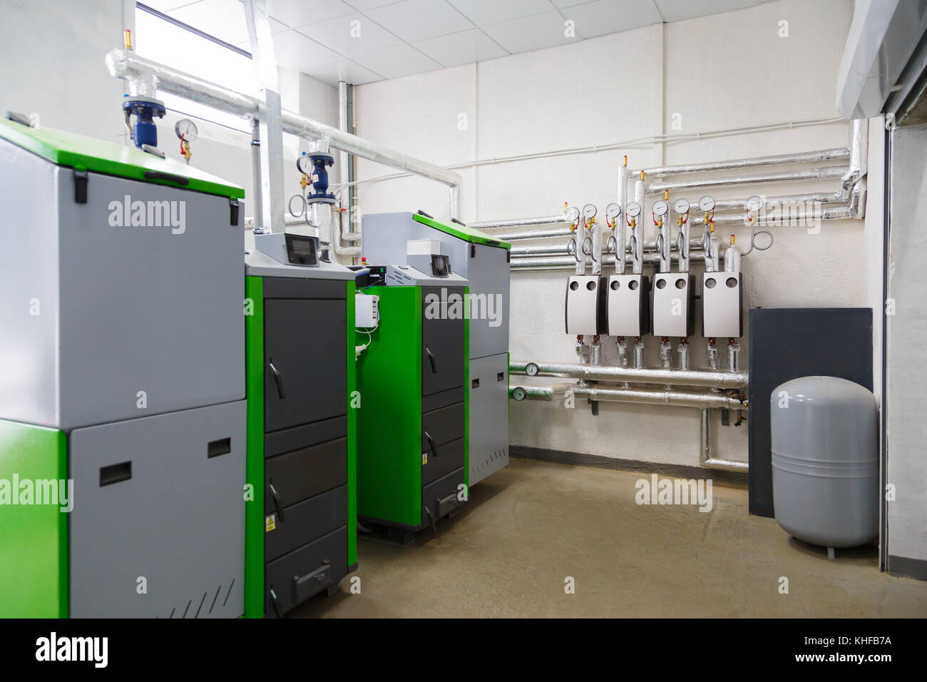 Grandi caldaie industriali camera con apparecchio utilizzando pallet come un combustibile Foto Stock