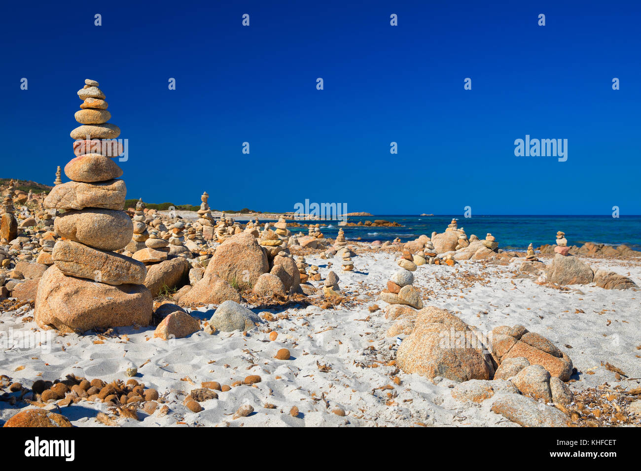 Equilibrio pietre sulla spiaggia Foto Stock