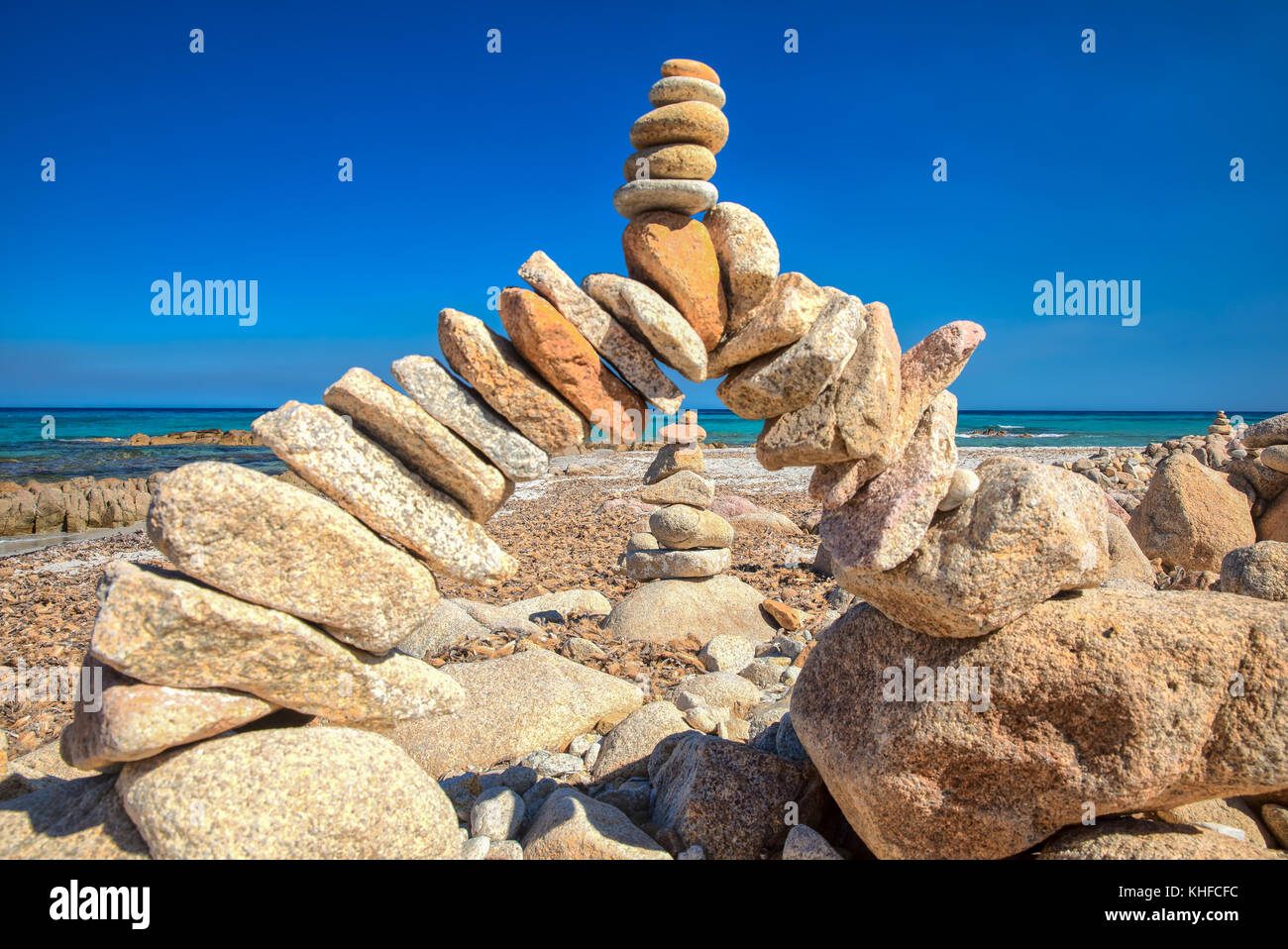 Equilibrio pietre sulla spiaggia Foto Stock