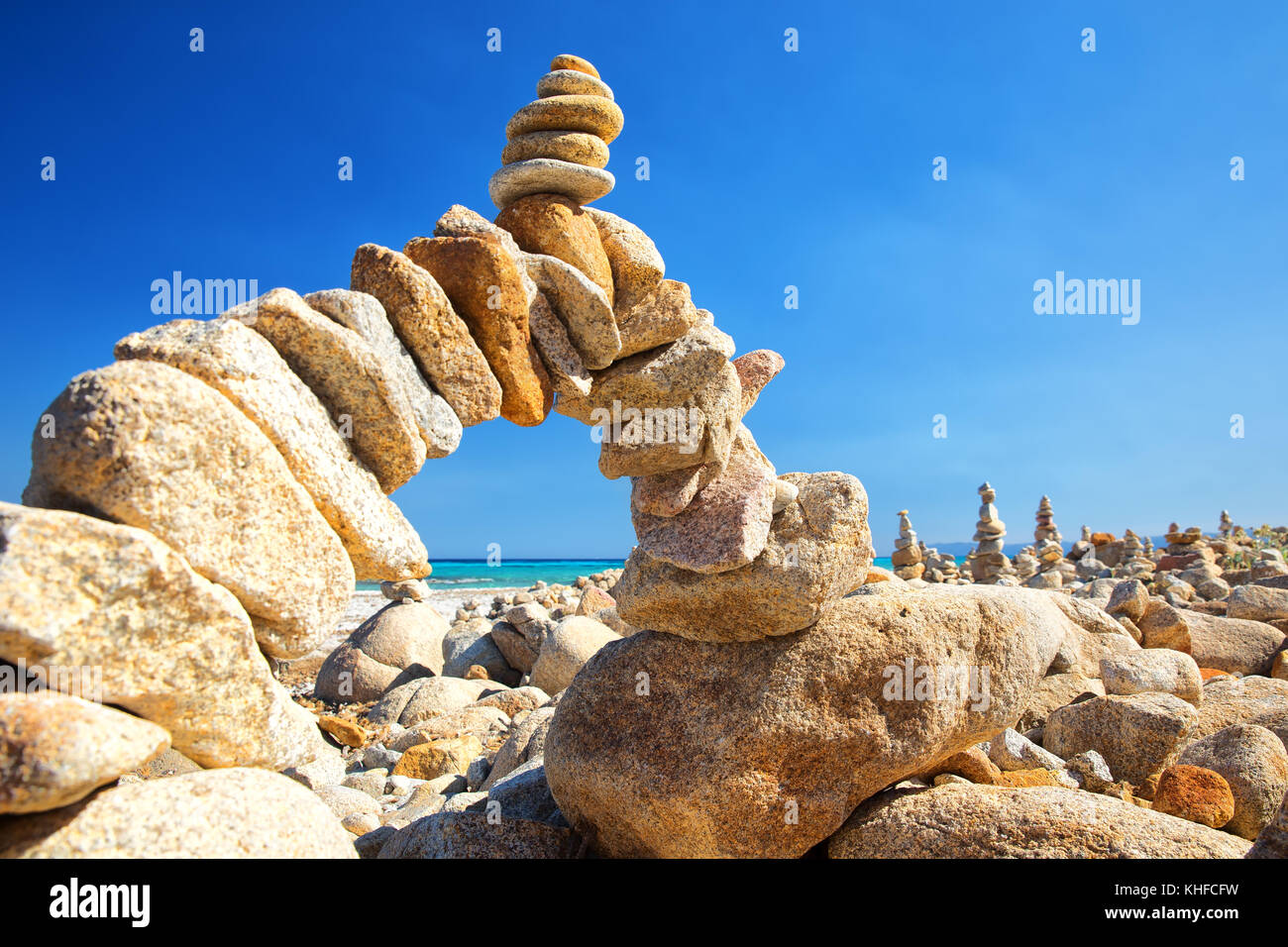 Equilibrio pietre sulla spiaggia Foto Stock