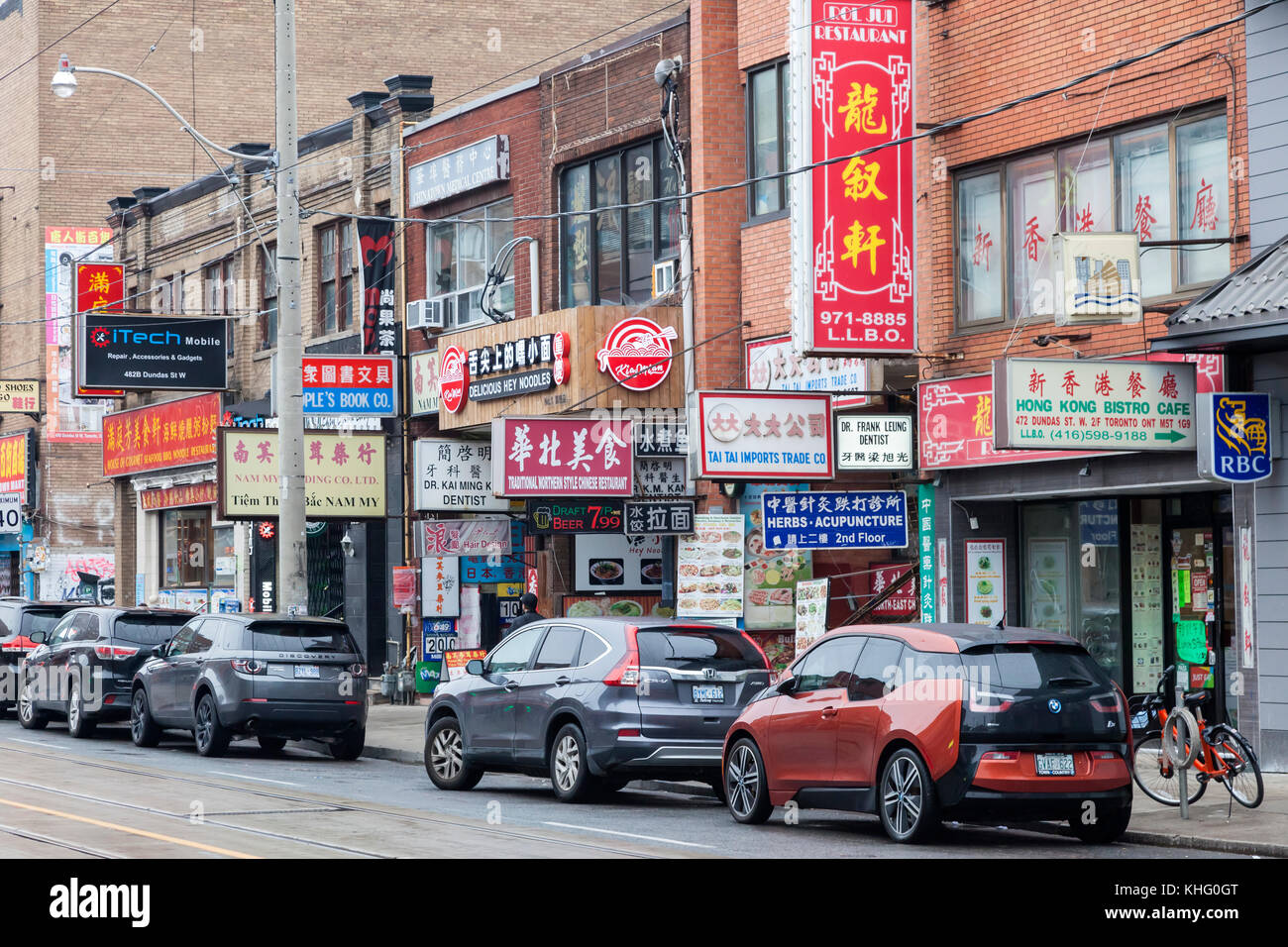 Toronto, Canada - 14 ottobre 2017: cinese negozi e ristorante in Cina Città distretto di Toronto. provincia di Ontario, Canada Foto Stock