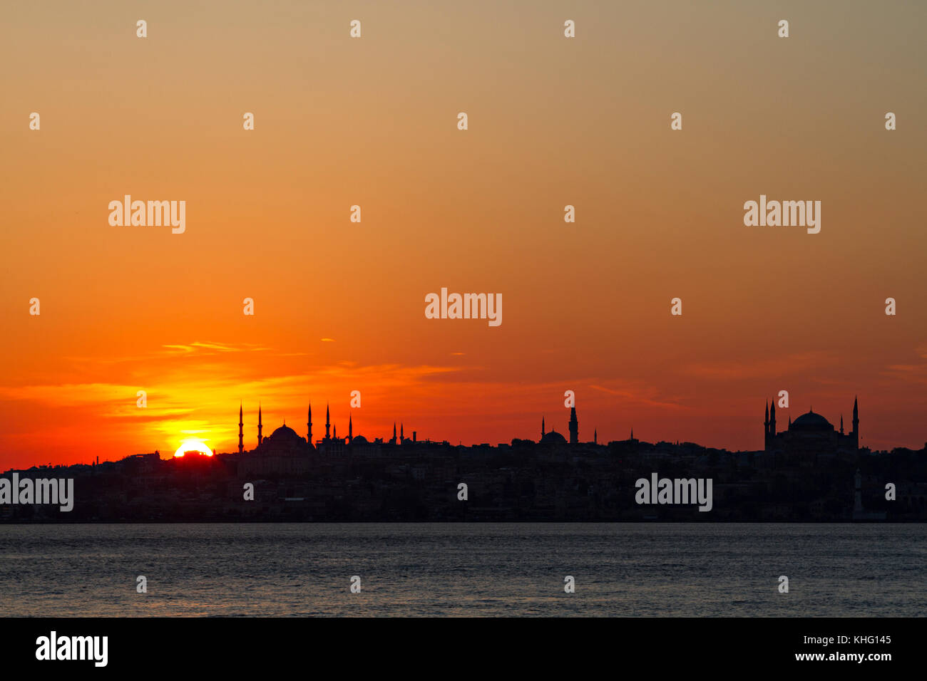 Silhouette di Istanbul al tramonto, Turchia. Foto Stock