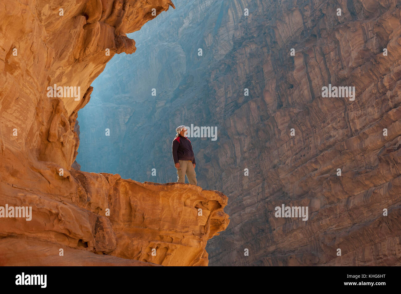 Guida locale a Wadi Rum. Giordania, Medio Oriente Foto Stock