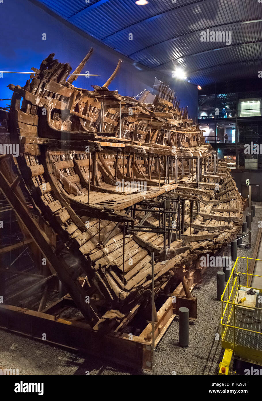 Il relitto della Mary Rose in Mary Rose Museum, Portsmouth Historic Dockyard, Hampshire, Inghilterra, Regno Unito Foto Stock