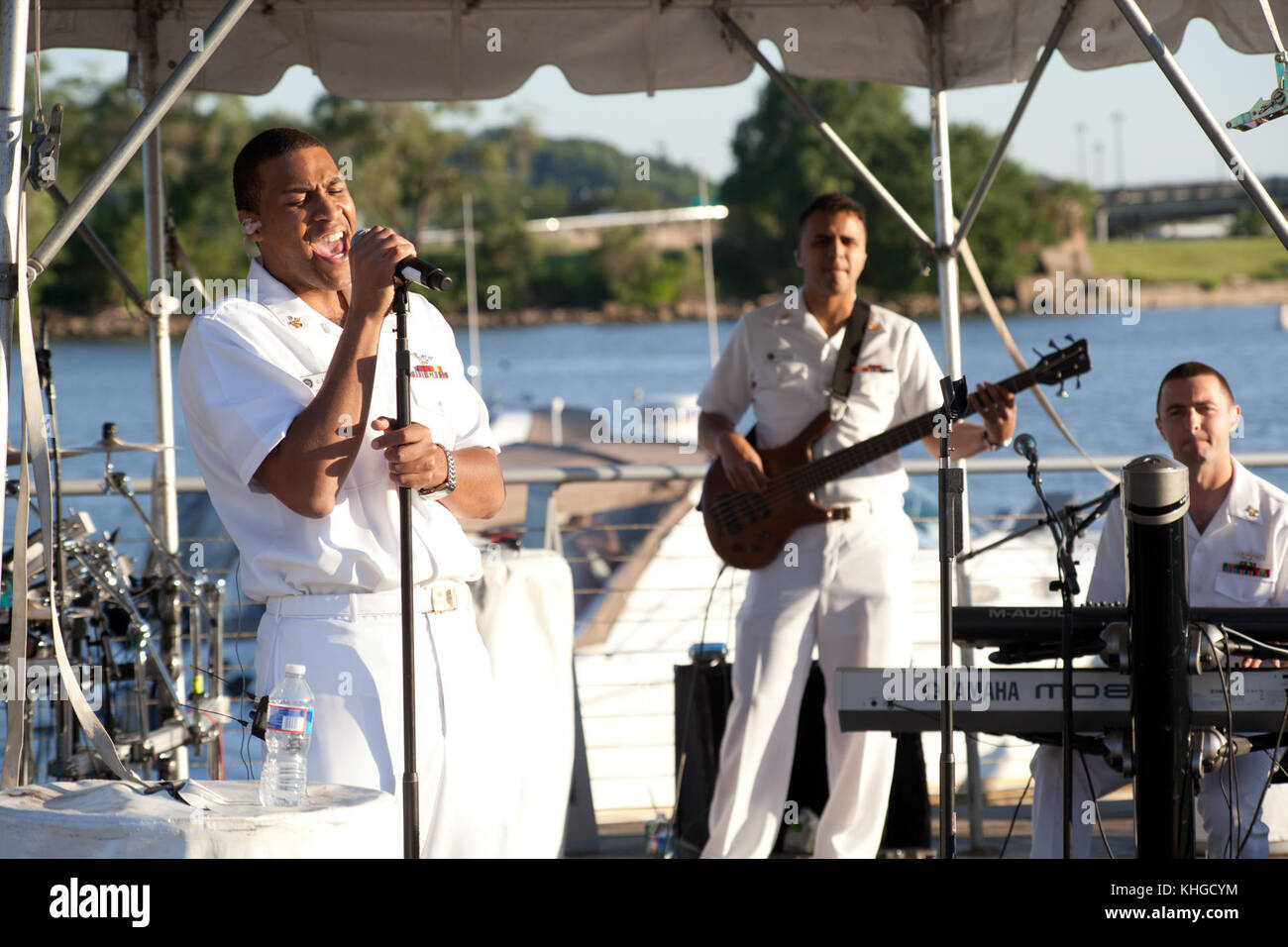 120511-N-AI329-109 (7210781840) Foto Stock