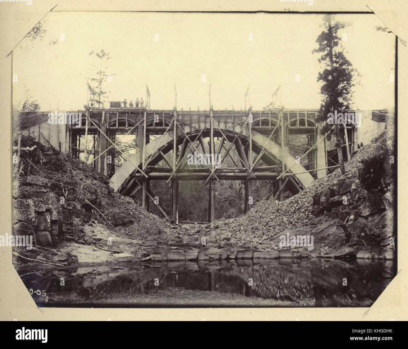 2 255930 Deep Creek ponte ferroviario in via di completamento, Gayndah district, 1905 Foto Stock