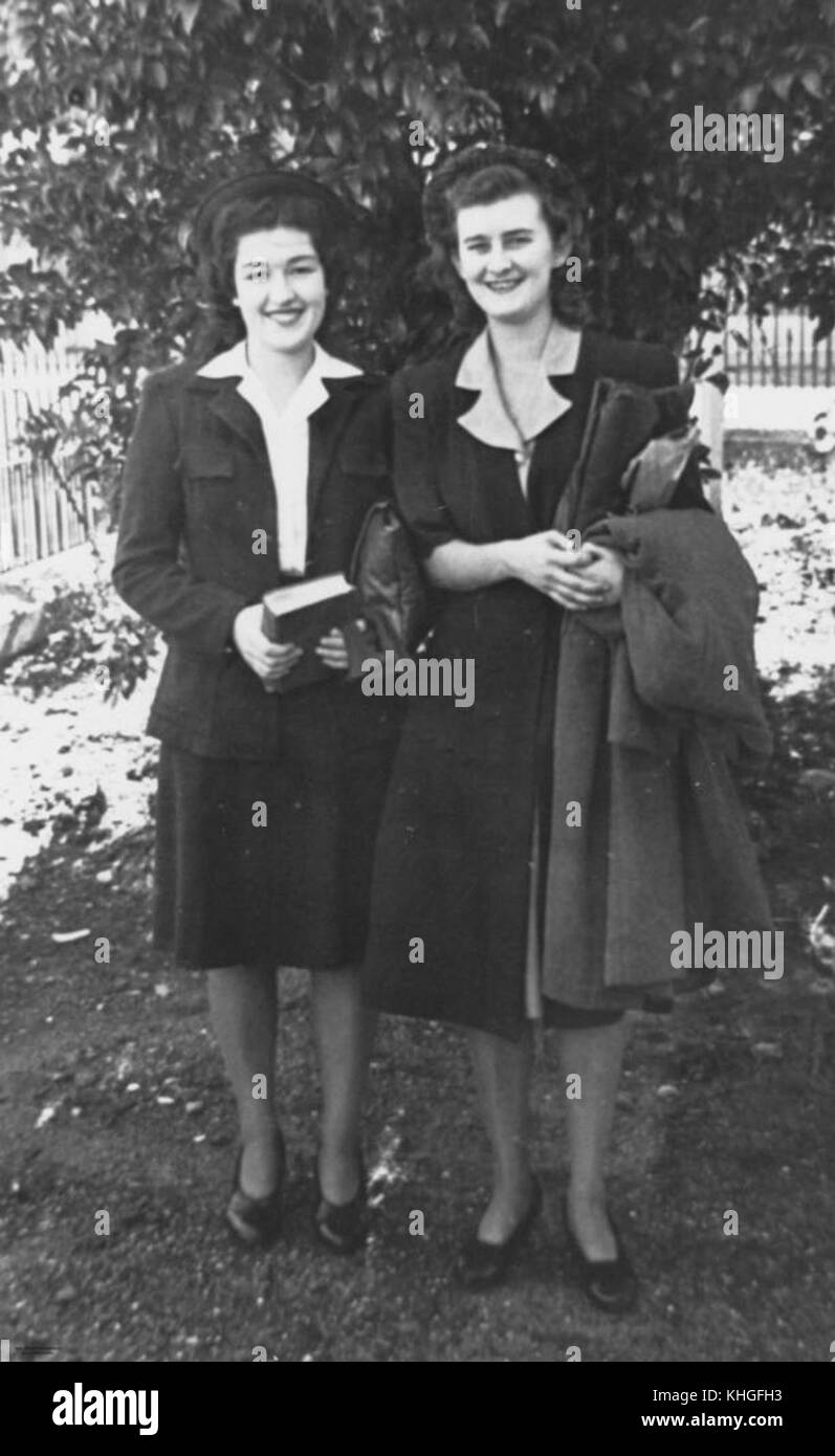 1 162659 due donne vestite per lavoro, 1940-1950 Foto Stock