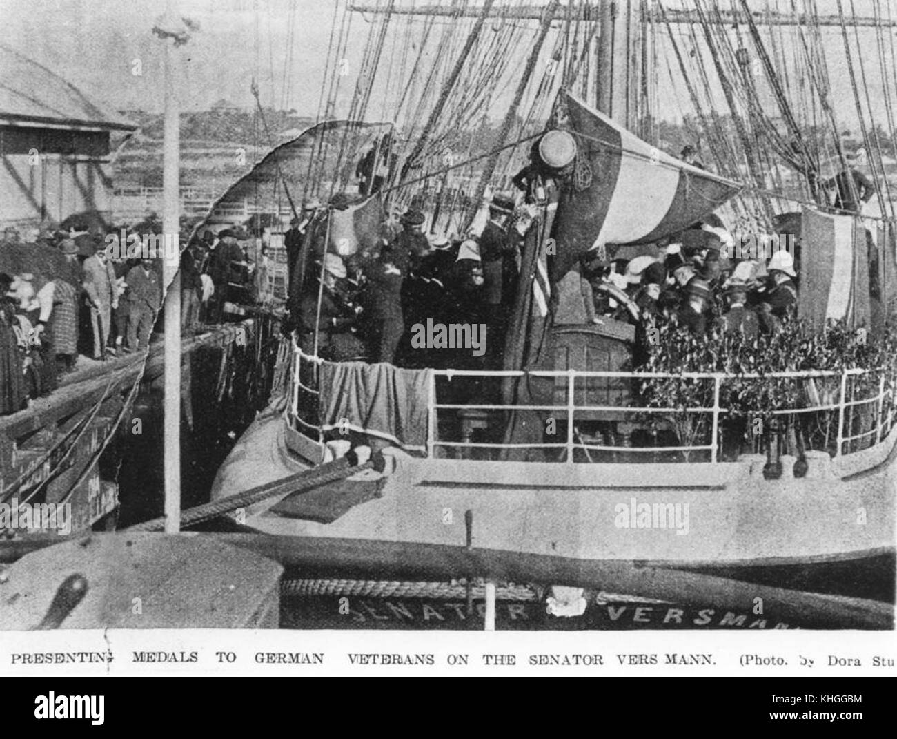 1 15098 Presentazione di medaglie a bordo del senatore Versmann, Brisbane, 1899 Foto Stock