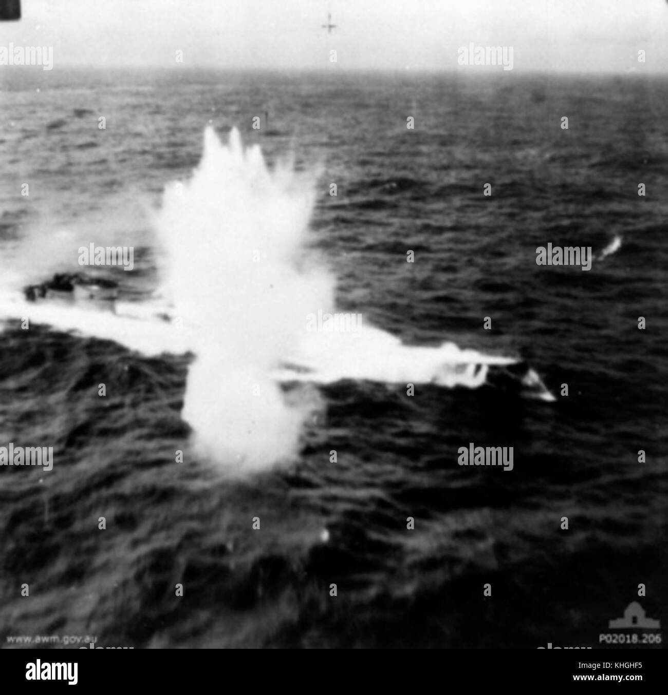 U-200 Luftangriff si riferisce a un attacco aereo effettuato dalla Luftwaffe tedesca durante la seconda guerra mondiale, evidenziando la portata e le tattiche della guerra aerea nel conflitto. Foto Stock