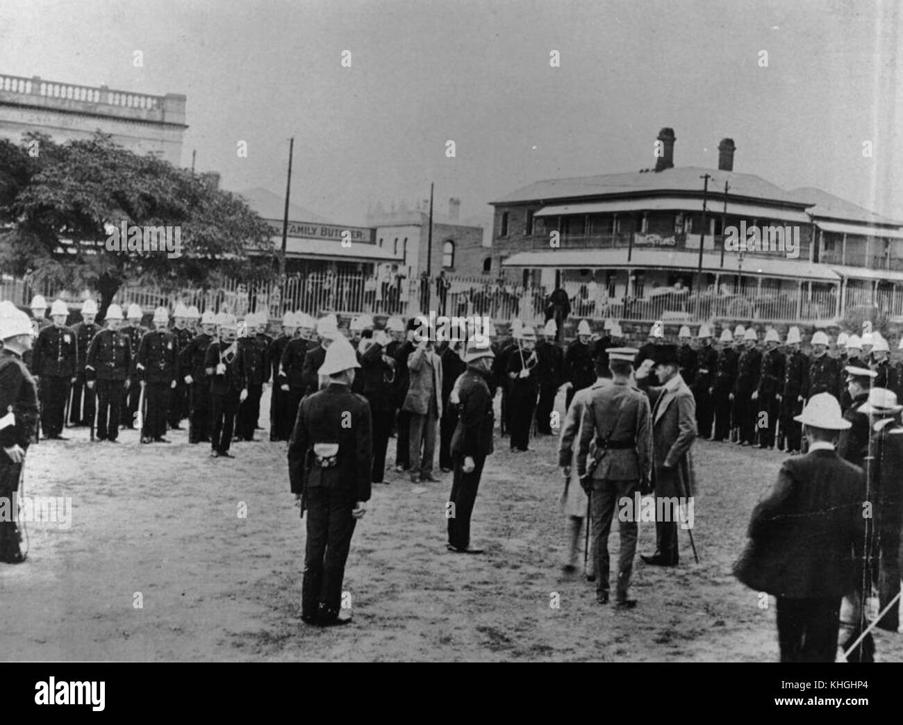 2 75511 Presentazione di medaglie da ex-membri del Queensland forza di polizia, Petrie terrazza, 1909 Foto Stock