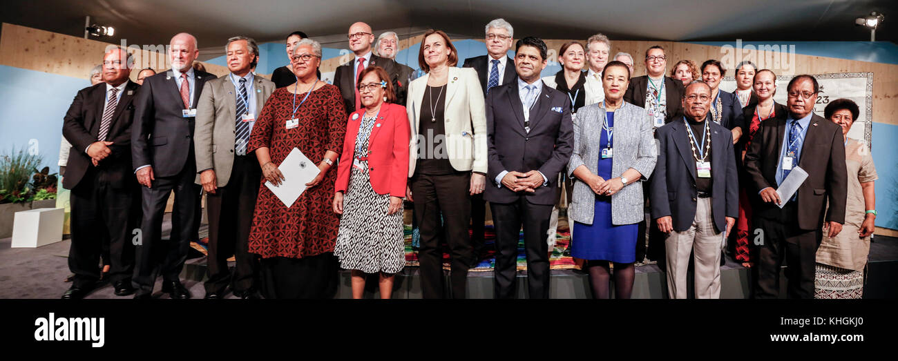 Bonn, Germania. Xvi Nov, 2017. Al lancio del percorso dell'oceano di cooperazione al COP23 Figi conferenza di Bonn, in Germania il 16 novembre 2017. COP23 è organizzato dalla convenzione quadro delle Nazioni Unite per i cambiamenti climatici. Credito: Dominika Zarzycka/Alamy Live News Foto Stock