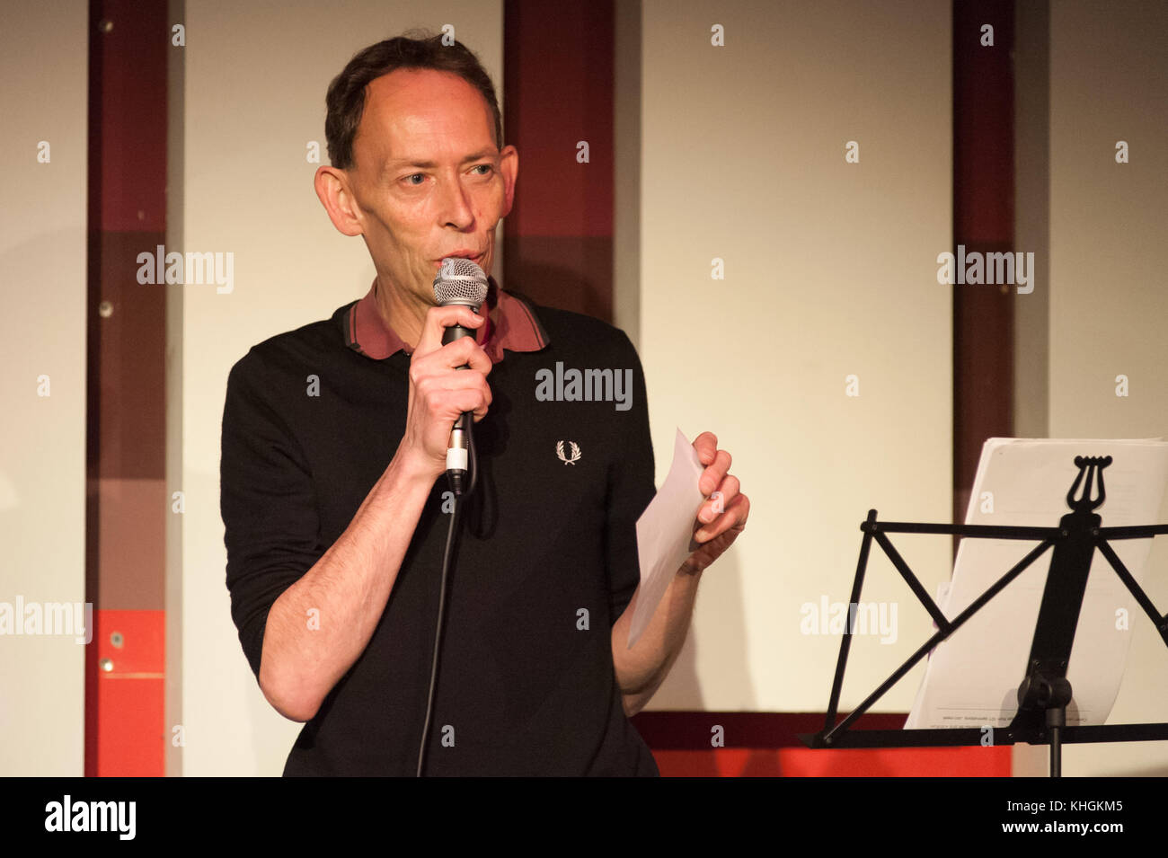 Birmingham, Regno Unito. Xv Nov, 2017. Steve Lamacq presenta 'andando sordi per vivere' al Glee Club, Birmingham. Credito: Ken Harrison/Alamy Live News Foto Stock