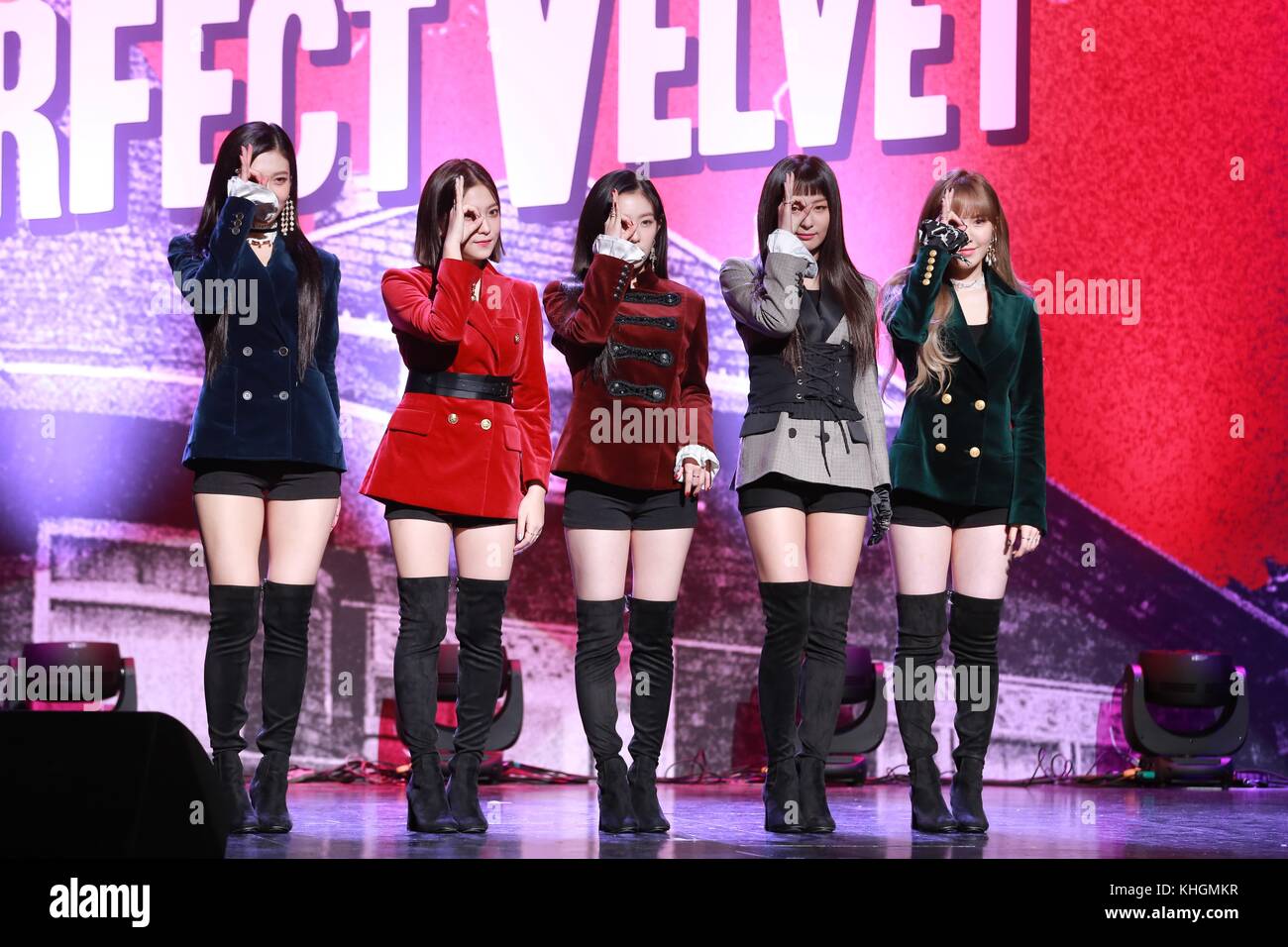 Seul in Corea. Xvi nov, 2017. in velluto rosso per promuovere il loro secondo album a Seul, in Corea il 16 novembre 2017.(Cina e Corea diritti) Credito: topphoto/alamy live news Foto Stock