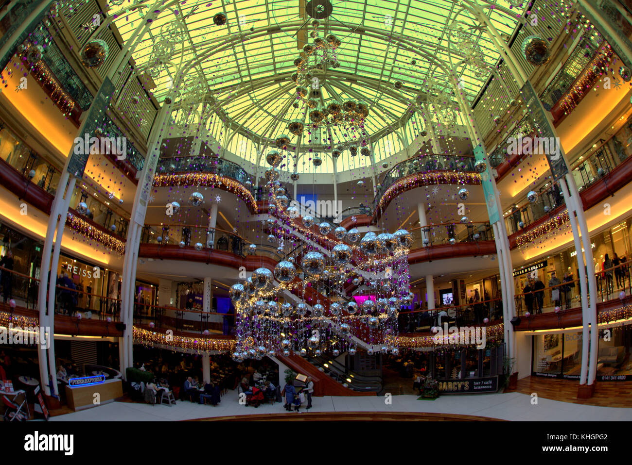 Glasgow, Scozia, Regno Unito 17 novembre 2017. Il primo giorno intero di luci di natale interne di Princes Square si aprono davanti alla città; le celebrazioni di george Square che si illuminano la domenica. Credito: Traghetto gerard/Alamy Live News Foto Stock