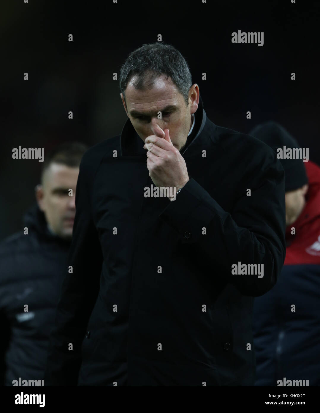 DEJECTED PAUL CLEMENT BURNLEY V SWANSEA CITY BURNLEY V SWANSEA CITY PREMIER LEAGUE 18 NOVEMBRE 2017 GBB5421 USO STRETTAMENTE EDITORIALE SOLO. Se Il Giocatore/I Giocatori Rappresentati In Questa Immagine Sono/Stanno Giocando Per Un Club Inglese O Per La Squadra Nazionale Dell'Inghilterra. Poi Questa Immagine Può Essere Utilizzata Solo Per Scopi Editoriali. Nessun Uso Commerciale. I Seguenti usi sono inoltre limitati ANCHE SE IN UN CONTESTO EDITORIALE: Utilizzo in conjuction con, o parte di, qualsiasi audio, video, dati, elenchi di fixture, logo club/campionato, scommesse, giochi o qualsiasi servizio 'live'. Sono Inoltre Limitate Le Utilizzazioni In Pubblico Foto Stock