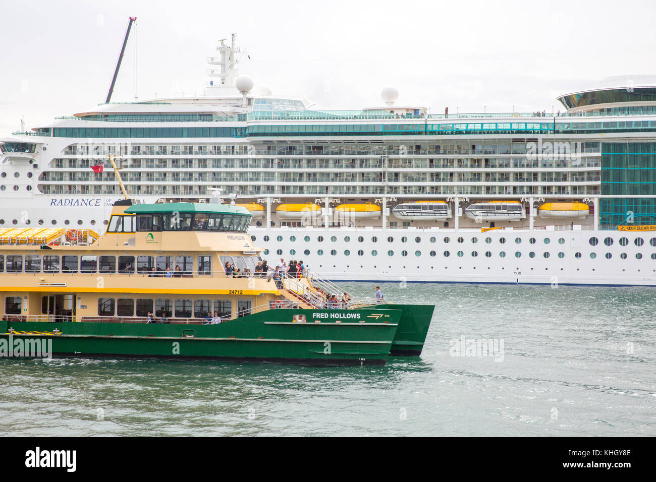 Sydney, Australia. 18 Novembre, 2017. Radiance dei mari nave da crociera nave ormeggiata a Sydney Overseas Passenger Terminal, sabato 18 novembre 2017. Credito: martin berry/Alamy Live News Foto Stock