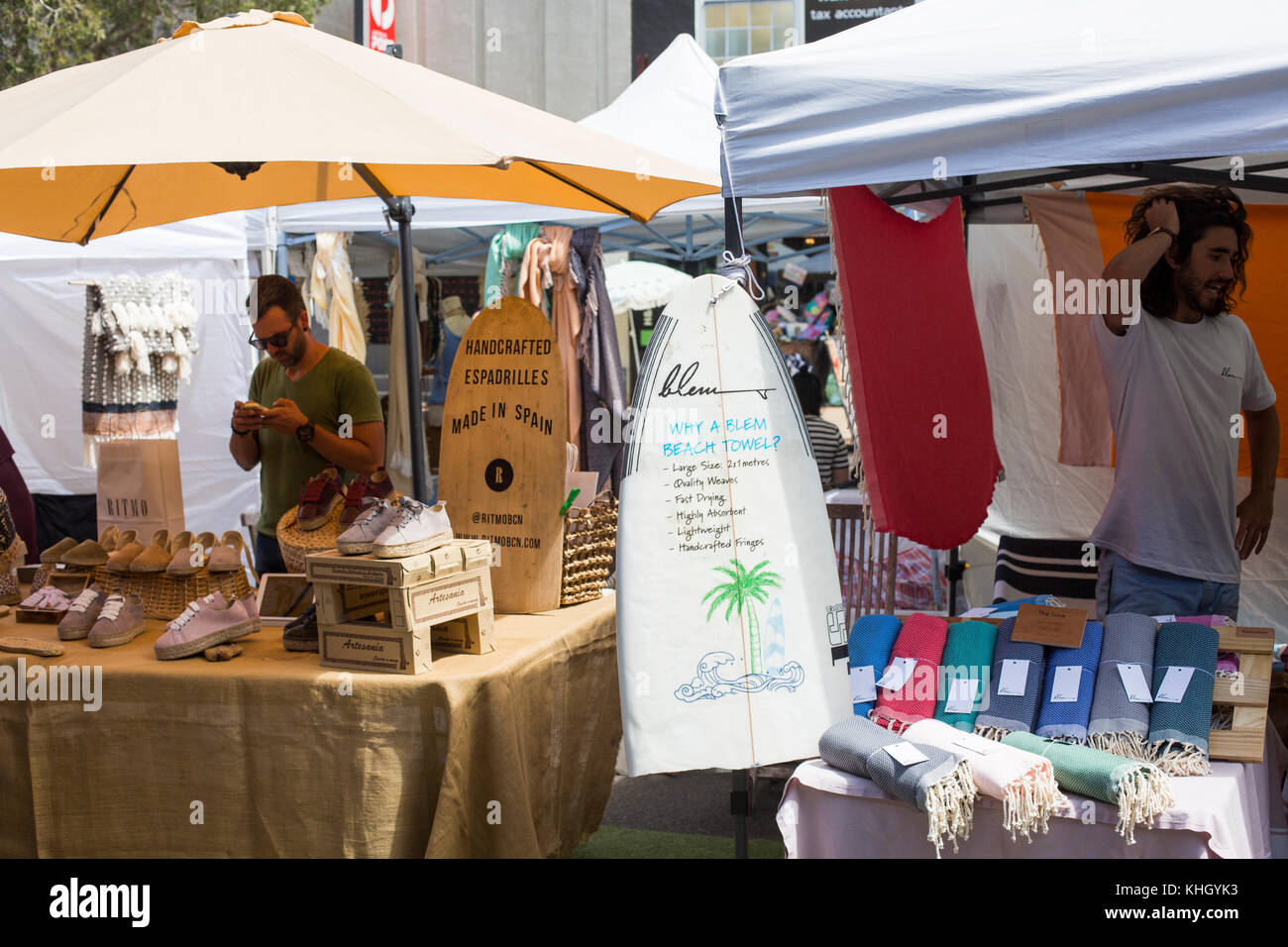 Avalon Beach, Sydney, domenica 19 novembre 2017. La comunità annuale giorno di mercato a Avalon Beach offre oltre 400 bancarelle che vendono artigianato, abbigliamento, gioielli, arte e doni. Credito: martin berry/Alamy Live News Foto Stock