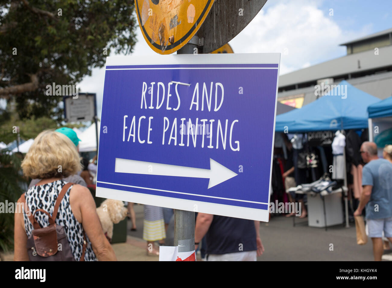 Avalon Beach, Sydney, domenica 19 novembre 2017. La comunità annuale giorno di mercato a Avalon Beach offre oltre 400 bancarelle che vendono artigianato, abbigliamento, gioielli, arte e doni. Credito: martin berry/Alamy Live News Foto Stock