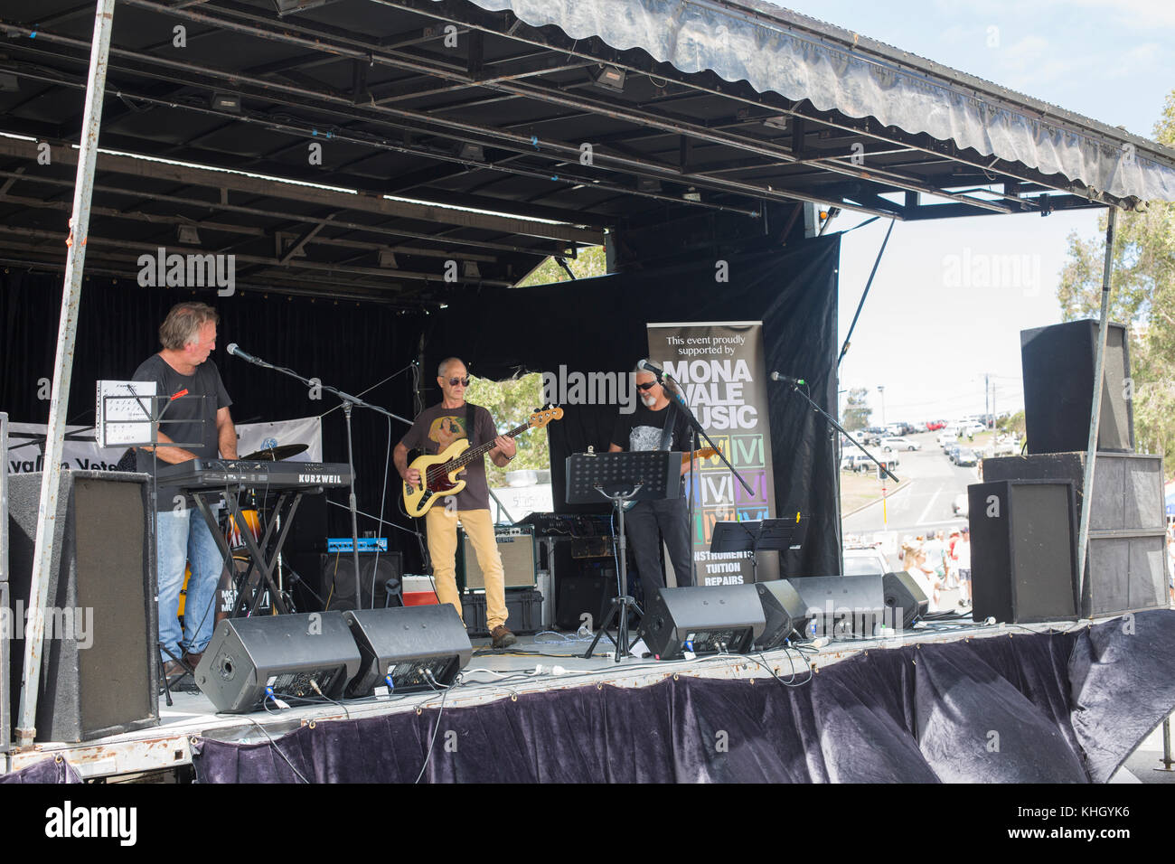 Avalon Beach, Sydney, domenica 19 novembre 2017. La comunità annuale giorno di mercato a Avalon Beach offre oltre 400 bancarelle che vendono artigianato, abbigliamento, gioielli, arte e doni. Credito: martin berry/Alamy Live News Foto Stock