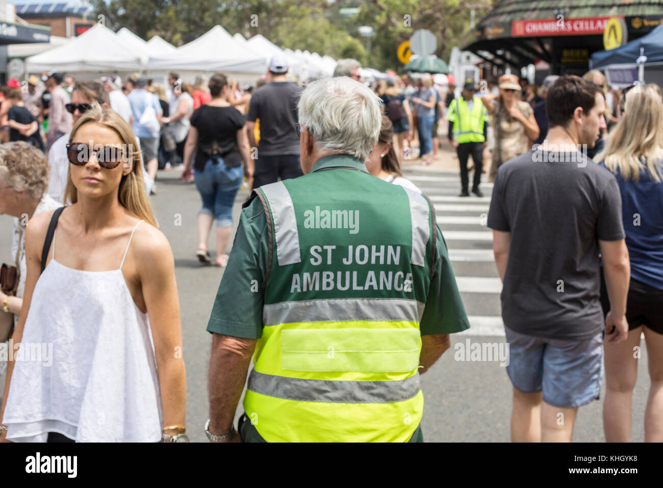 Avalon Beach, Sydney, domenica 19 novembre 2017. La comunità annuale giorno di mercato a Avalon Beach offre oltre 400 bancarelle che vendono artigianato, abbigliamento, gioielli, arte e doni. Credito: martin berry/Alamy Live News Foto Stock