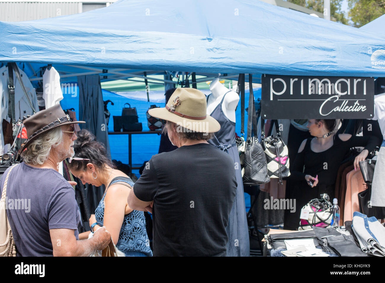 Avalon Beach, Sydney, domenica 19 novembre 2017. La comunità annuale giorno di mercato a Avalon Beach offre oltre 400 bancarelle che vendono artigianato, abbigliamento, gioielli, arte e doni. Credito: martin berry/Alamy Live News Foto Stock