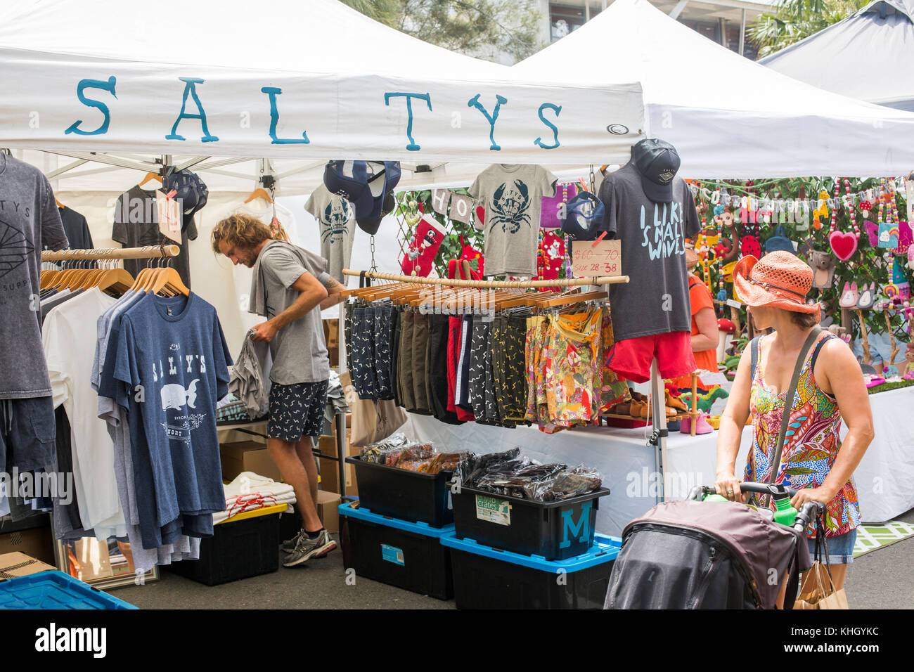 Avalon Beach, Sydney, domenica 19 novembre 2017. La comunità annuale giorno di mercato a Avalon Beach offre oltre 400 bancarelle che vendono artigianato, abbigliamento, gioielli, arte e doni. Credito: martin berry/Alamy Live News Foto Stock