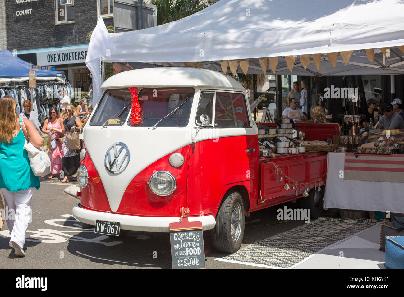 Avalon Beach, Sydney, domenica 19 novembre 2017. La comunità annuale giorno di mercato a Avalon Beach offre oltre 400 bancarelle che vendono artigianato, abbigliamento, gioielli, arte e doni. Credito: martin berry/Alamy Live News Foto Stock